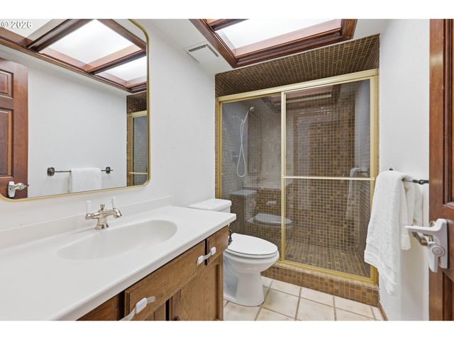 15625 Ne FARGO Ct, Portland, OR 97230