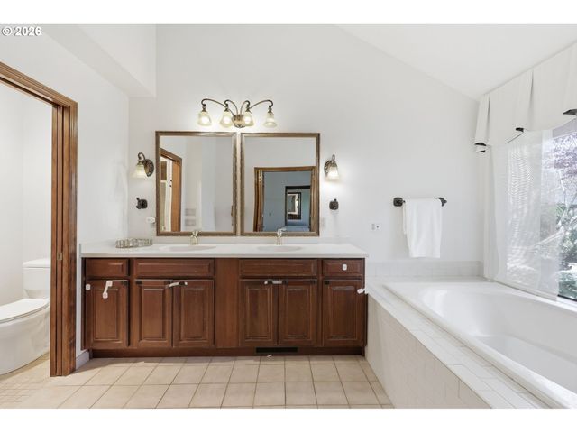 15625 Ne FARGO Ct, Portland, OR 97230