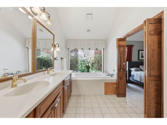 15625 Ne FARGO Ct, Portland, OR 97230