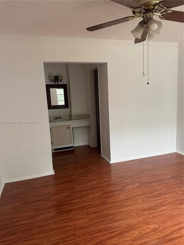 9410 Live Oak Pl 205, Davie, FL 33324