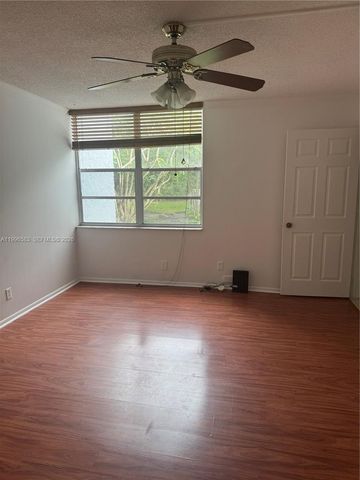 9410 Live Oak Pl 205, Davie, FL 33324