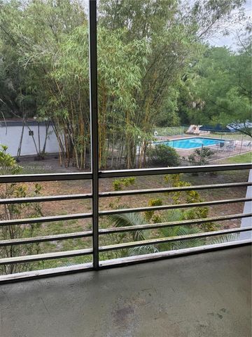 9410 Live Oak Pl 205, Davie, FL 33324