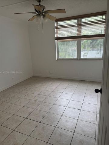 9410 Live Oak Pl 205, Davie, FL 33324