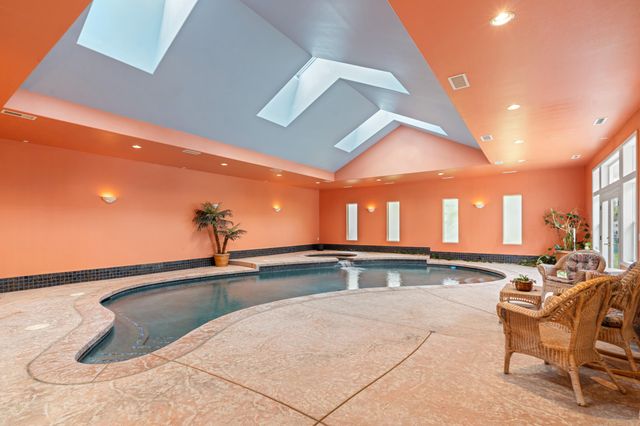 660 Coutant Lane, Grants Pass, OR 97527