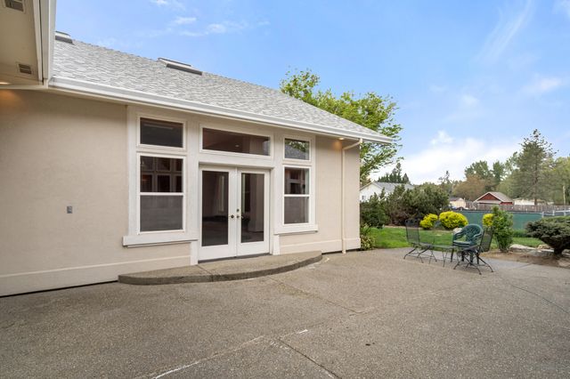 660 Coutant Lane, Grants Pass, OR 97527