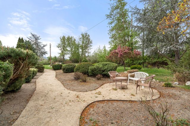 660 Coutant Lane, Grants Pass, OR 97527