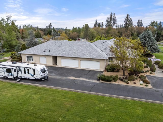 660 Coutant Lane, Grants Pass, OR 97527