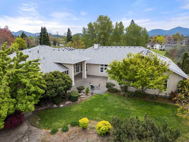 660 Coutant Lane, Grants Pass, OR 97527
