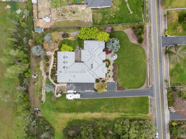 660 Coutant Lane, Grants Pass, OR 97527