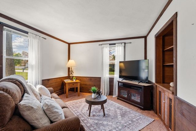 14 Trinity Drive, Nashua, NH 03063