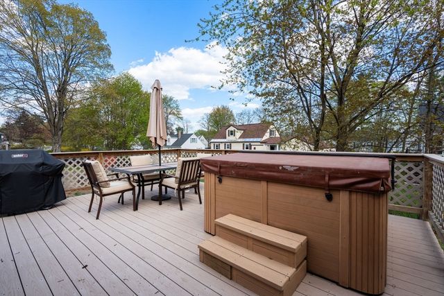 14 Trinity Drive, Nashua, NH 03063