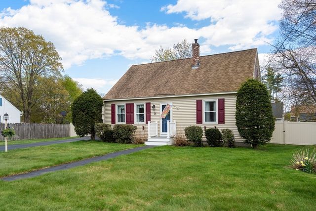 14 Trinity Drive, Nashua, NH 03063