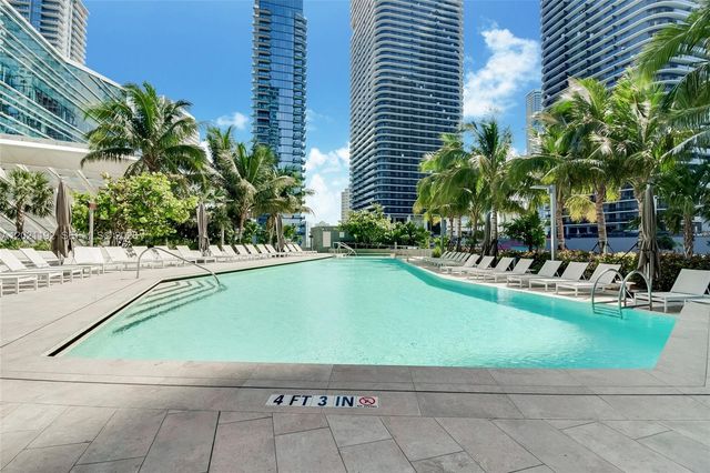 88 SW 7th St 1905, Miami, FL 33130