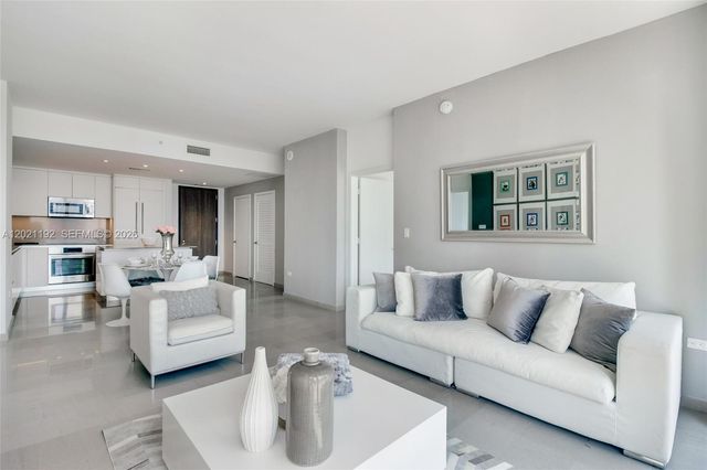 88 SW 7th St 1905, Miami, FL 33130