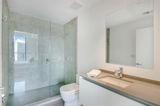88 SW 7th St 1905, Miami, FL 33130