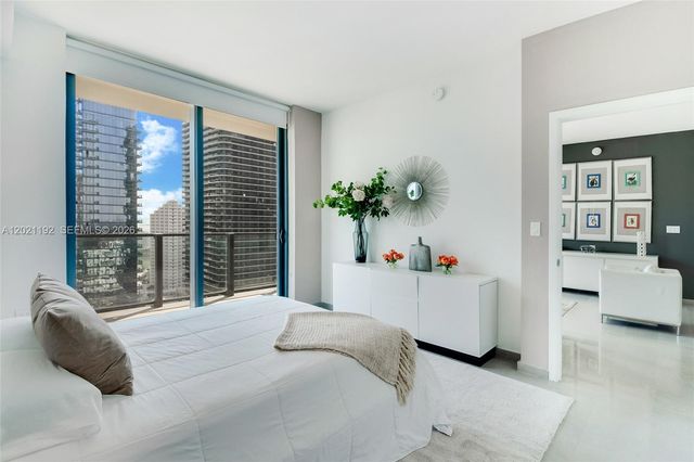 88 SW 7th St 1905, Miami, FL 33130