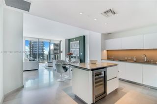 88 SW 7th St 1905, Miami, FL 33130