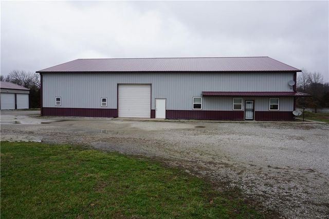 585 NW 500 Road, Clinton, MO 64735