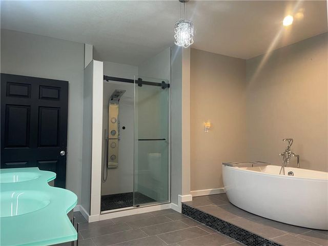 585 NW 500 Road, Clinton, MO 64735