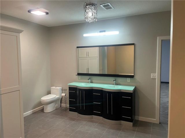 585 NW 500 Road, Clinton, MO 64735