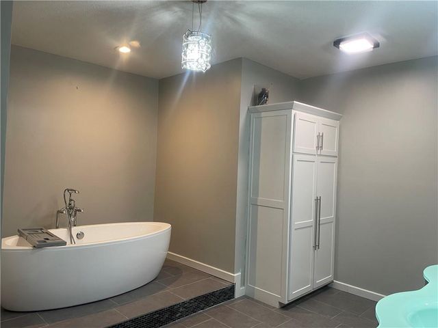 585 NW 500 Road, Clinton, MO 64735