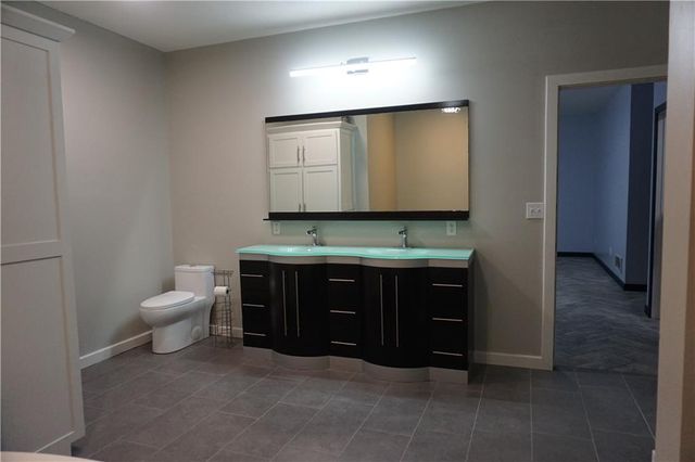 585 NW 500 Road, Clinton, MO 64735