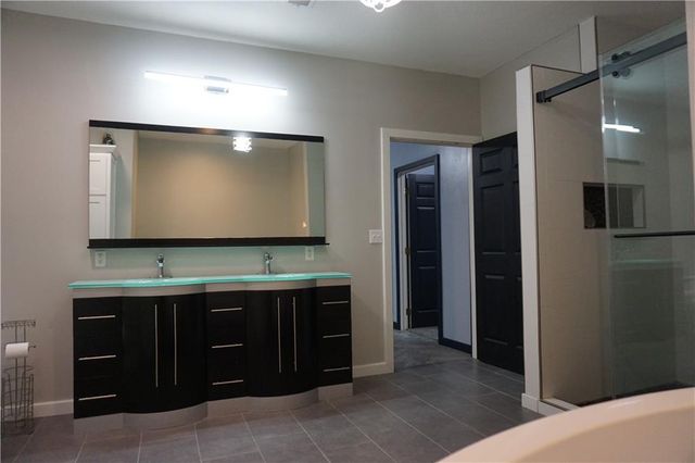 585 NW 500 Road, Clinton, MO 64735