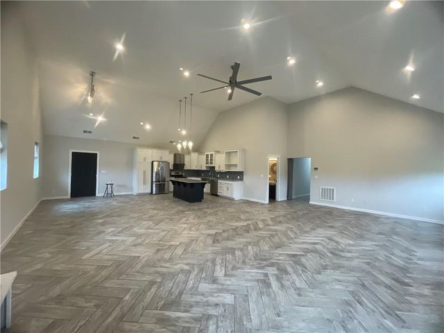 585 NW 500 Road, Clinton, MO 64735