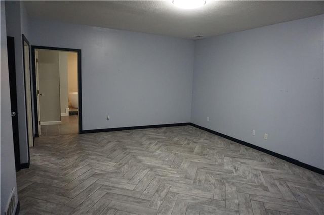 585 NW 500 Road, Clinton, MO 64735