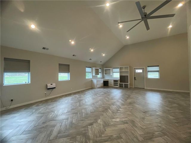 585 NW 500 Road, Clinton, MO 64735