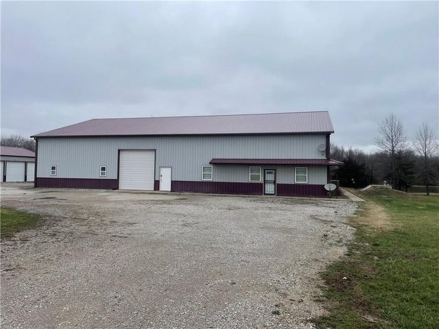 585 NW 500 Road, Clinton, MO 64735