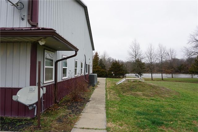 585 NW 500 Road, Clinton, MO 64735