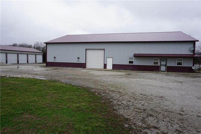 585 NW 500 Road, Clinton, MO 64735