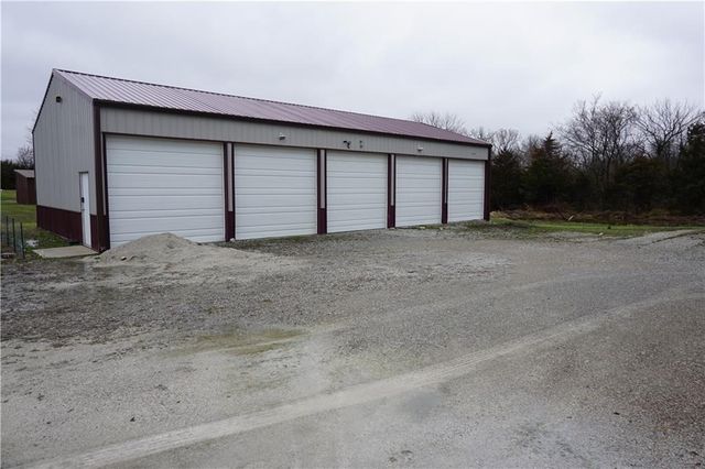 585 NW 500 Road, Clinton, MO 64735