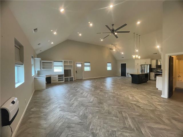 585 NW 500 Road, Clinton, MO 64735