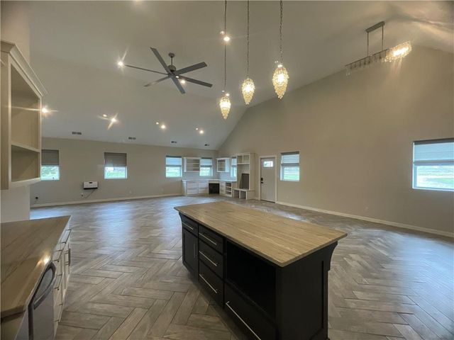 585 NW 500 Road, Clinton, MO 64735