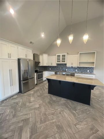 585 NW 500 Road, Clinton, MO 64735