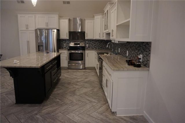 585 NW 500 Road, Clinton, MO 64735