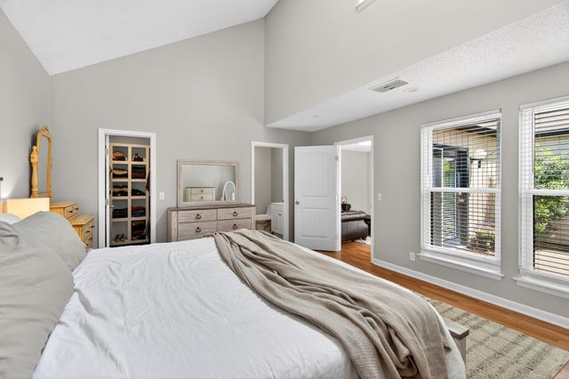 946 Old Fountain Ct, Hermitage, TN 37076