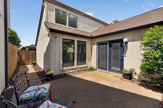 946 Old Fountain Ct, Hermitage, TN 37076