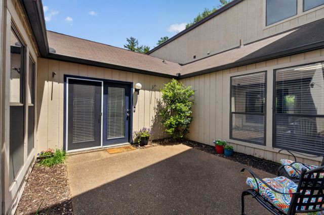 946 Old Fountain Ct, Hermitage, TN 37076