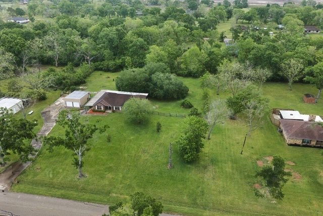 308 County Road 893b, Angleton, TX 77515