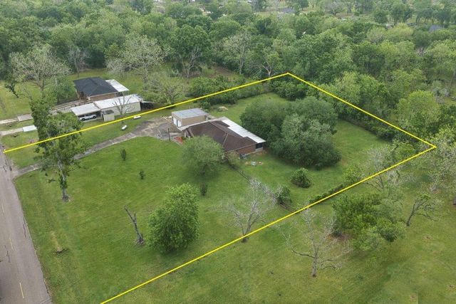 308 County Road 893b, Angleton, TX 77515