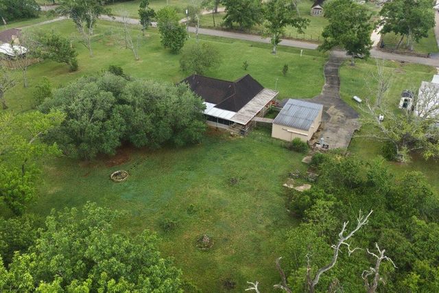 308 County Road 893b, Angleton, TX 77515