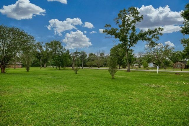 308 County Road 893b, Angleton, TX 77515