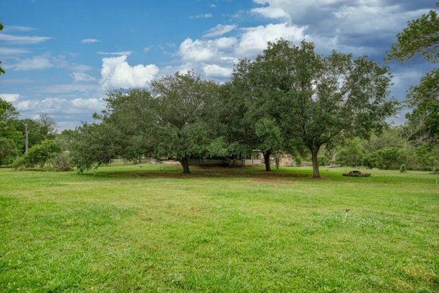 308 County Road 893b, Angleton, TX 77515