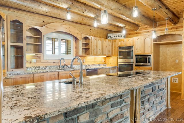 72860 S 220 Road, Wagoner, OK 74467