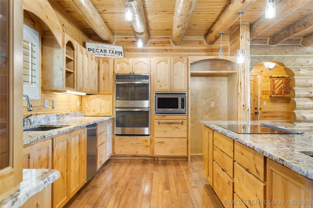 72860 S 220 Road, Wagoner, OK 74467