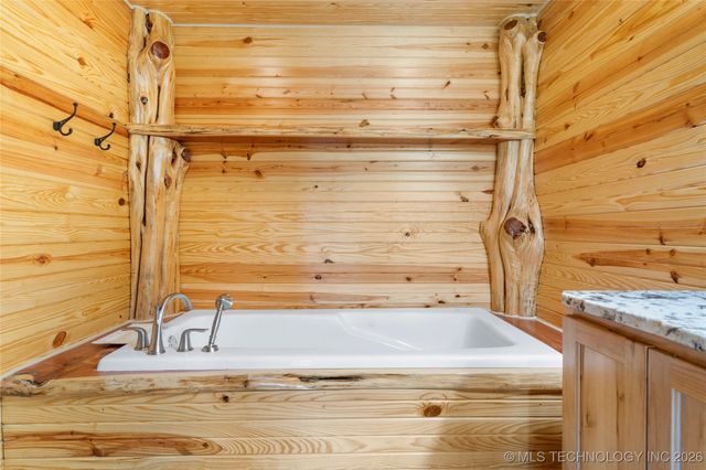 72860 S 220 Road, Wagoner, OK 74467