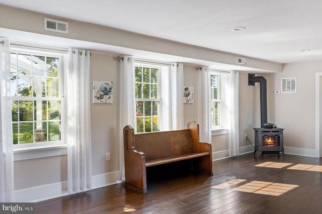 4981 NEW RD, New Hope, PA 18938